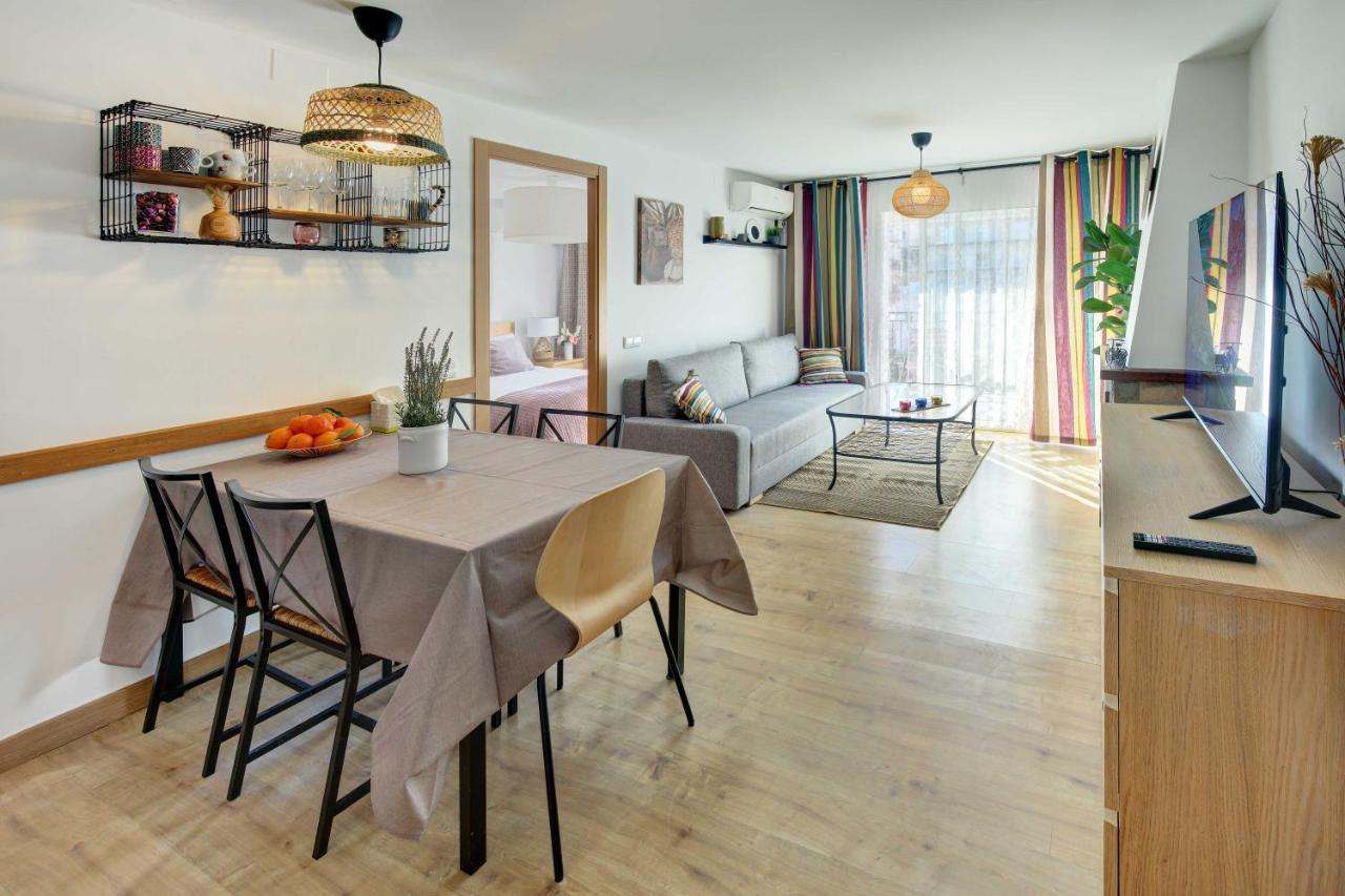 Apartament Pau Casals, 2 Min Walk From The Sea & Sea View Lloret de Mar Kültér fotó