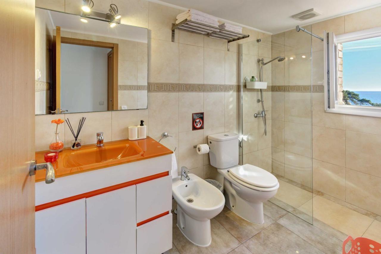 Apartament Pau Casals, 2 Min Walk From The Sea & Sea View Lloret de Mar Kültér fotó